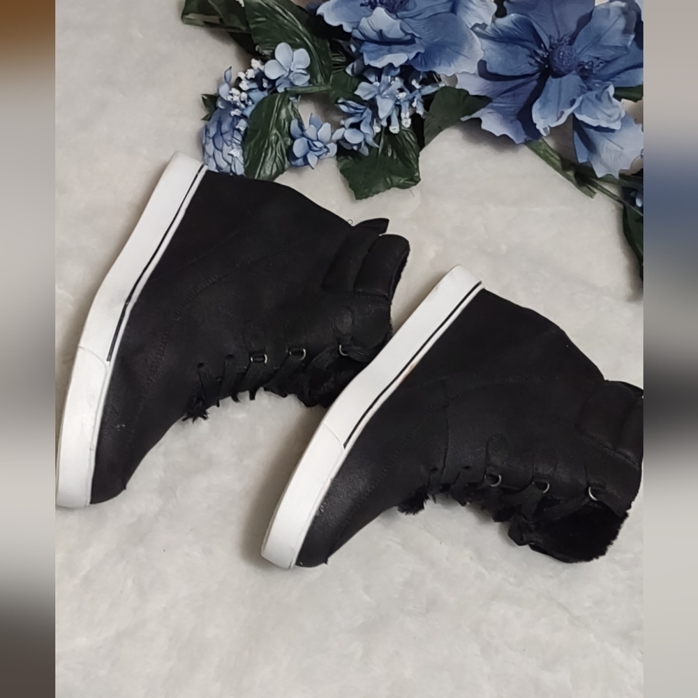 Like new condition boots for women size,8.5
